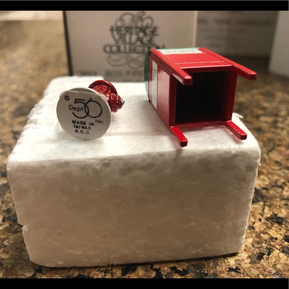 Dept 56 Heritage Village mailbox and fire hydrant - Picture 4 of 7